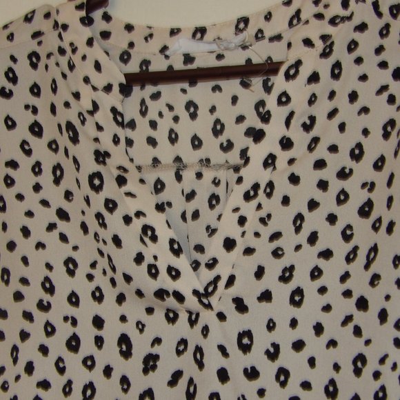 EUC XXL Lush Cream & Black Patterned Popover Top - Picture 2 of 6